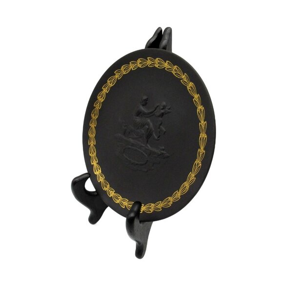 WEDGWOOD Black Basalt PLATE With Gold Laurel Design And Mythological Scene 1970s - Picture 5 of 10